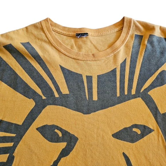 Vintage The Lion King on Broadway Tee T shirt Aop size 2XL Yellow Large Print - Picture 4 of 4